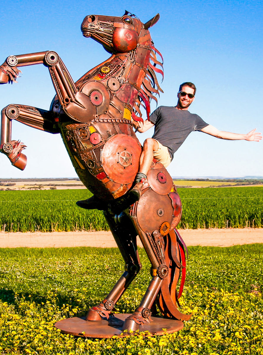 Jordan Sprigg Sculptures – Kickin Up Dust